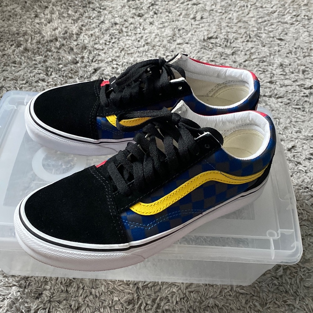 Vans Preowned Women’s size 7